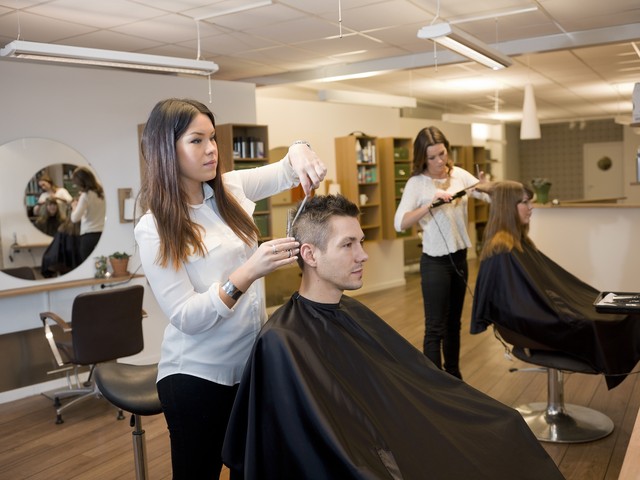 Как выбрать начальные, первичные курсы обучения парикмахеров.