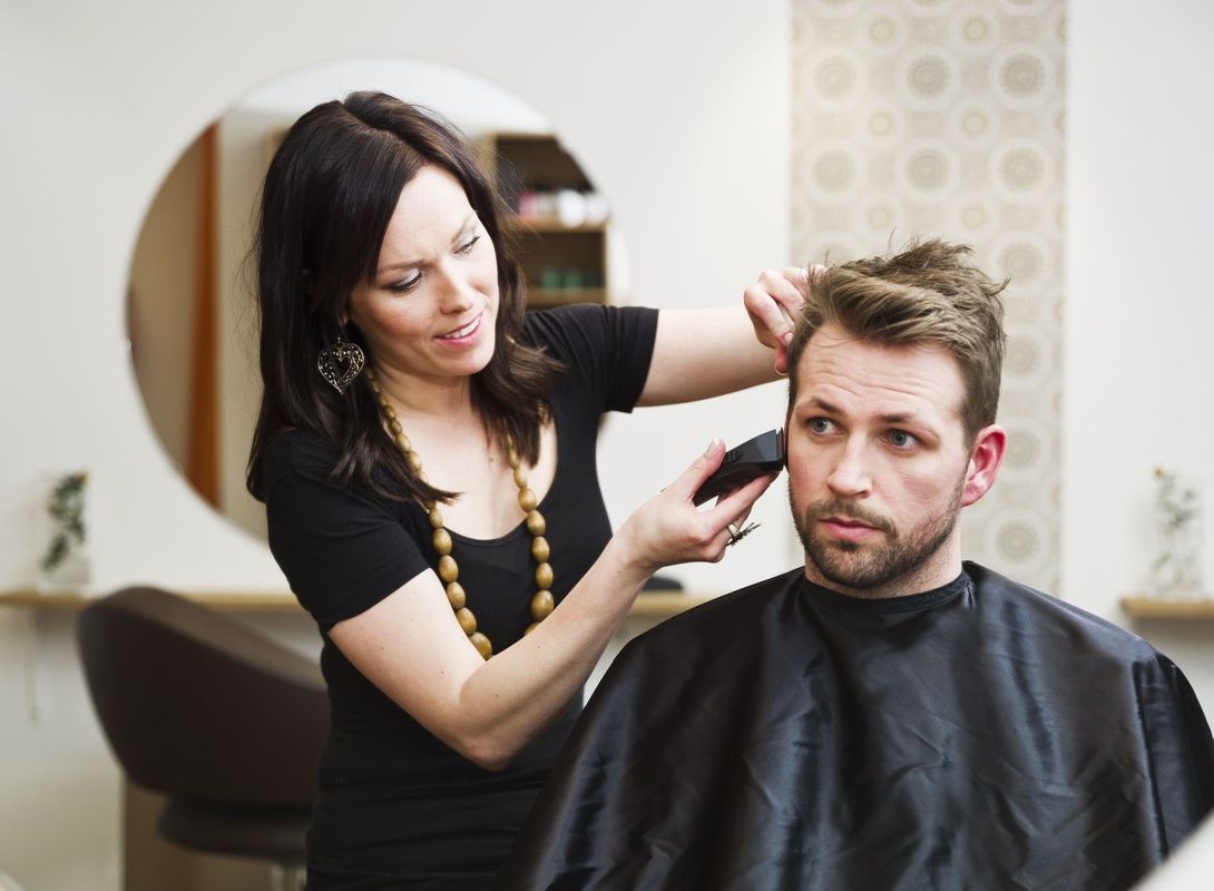 Как выбрать учебный центр, колледж, техникум парикмахеров для мужчин.