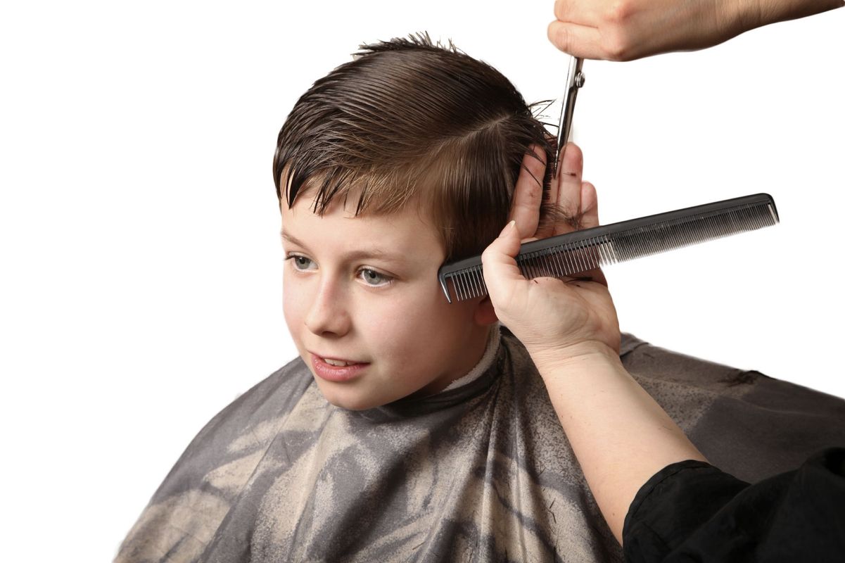 Сколько стоят платные парикмахерские курсы (образование). Узнать цены